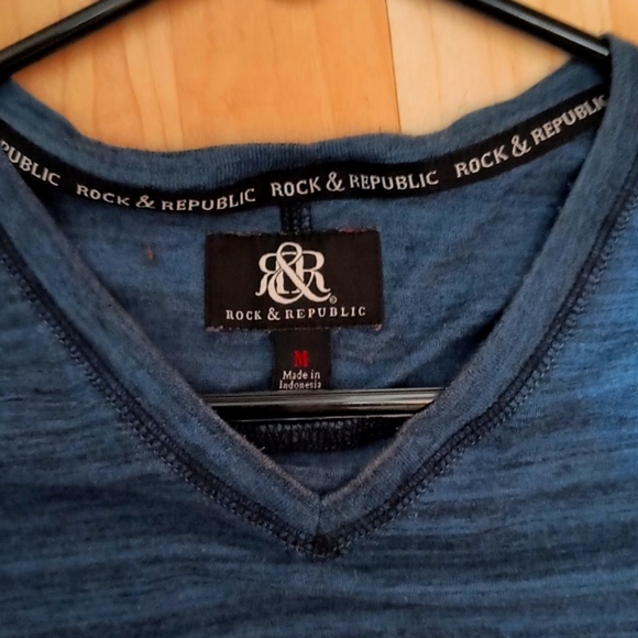 Rock & Roll Republic Blue V Neck T-shirt Men's Medium - Picture 2 of 4